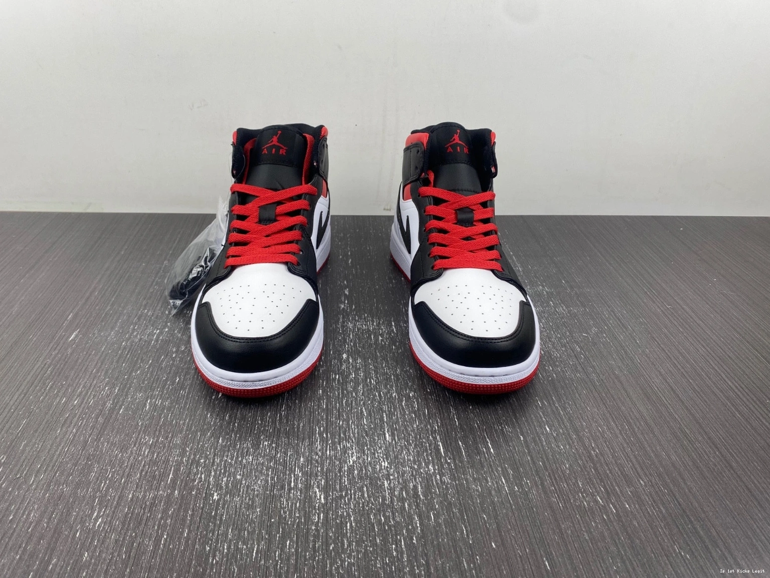 Black Air DQ8426-106 Mid Red 'Gym Toe' Jordan 1 0920